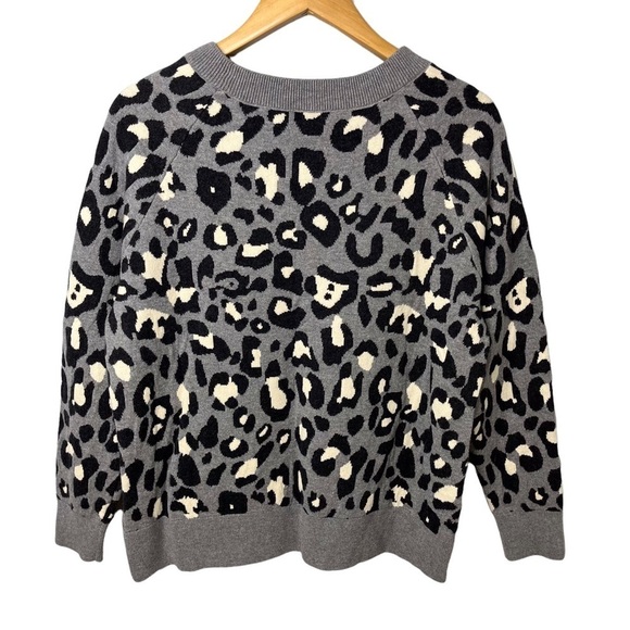 Stella & Dot Leopard Print Sweater Gray Black Size Large Side Buttons - Picture 4 of 8